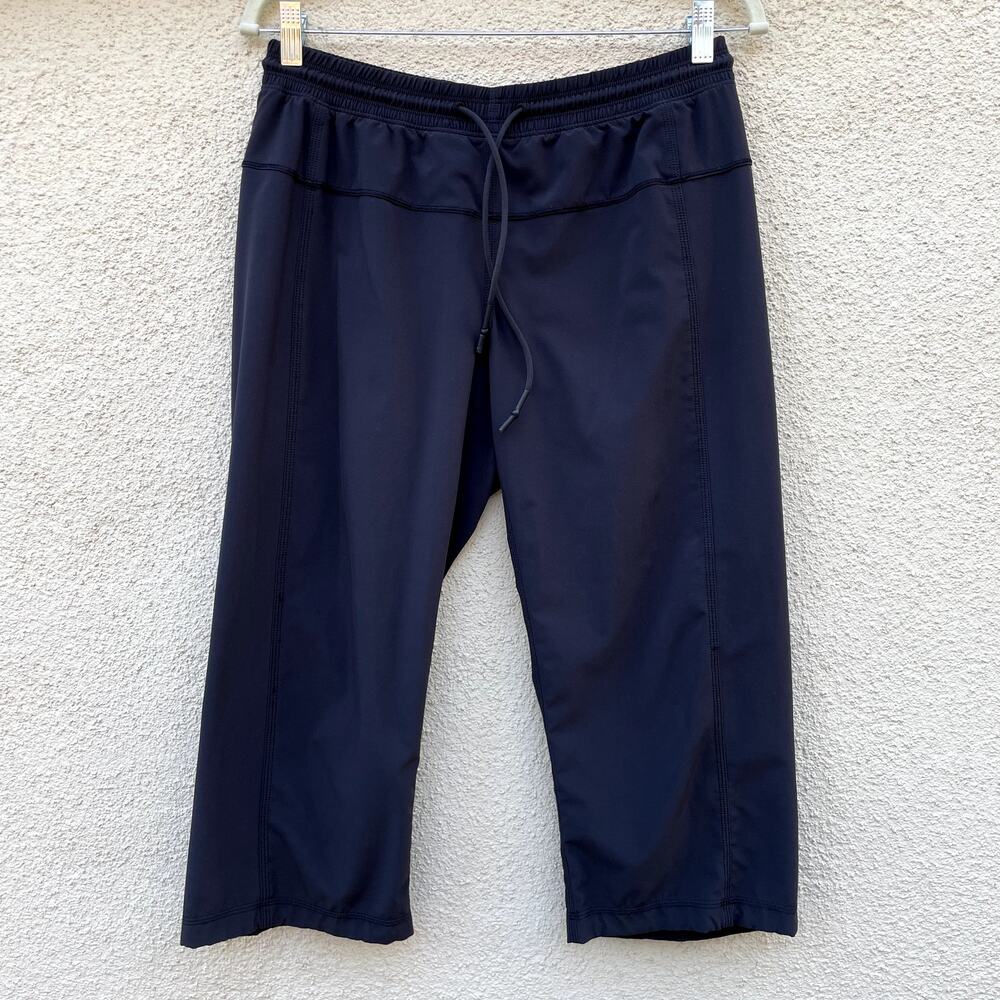 Lululemon Black Step Lively Crops 8 Lightweight